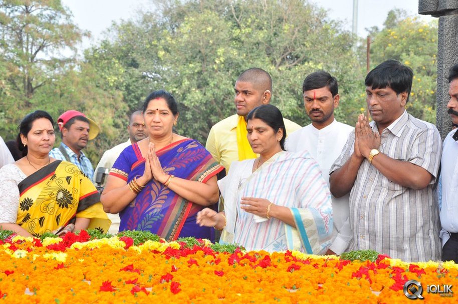 NTR-Family-Visit-to-NTR-Ghat-2016